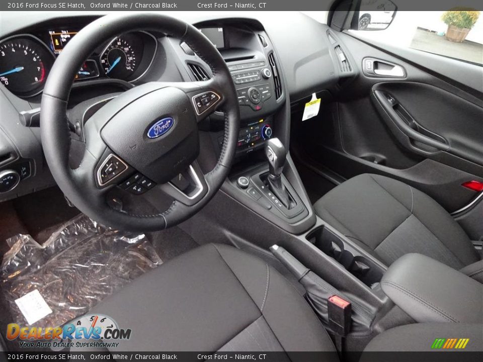Charcoal Black Interior - 2016 Ford Focus SE Hatch Photo #12