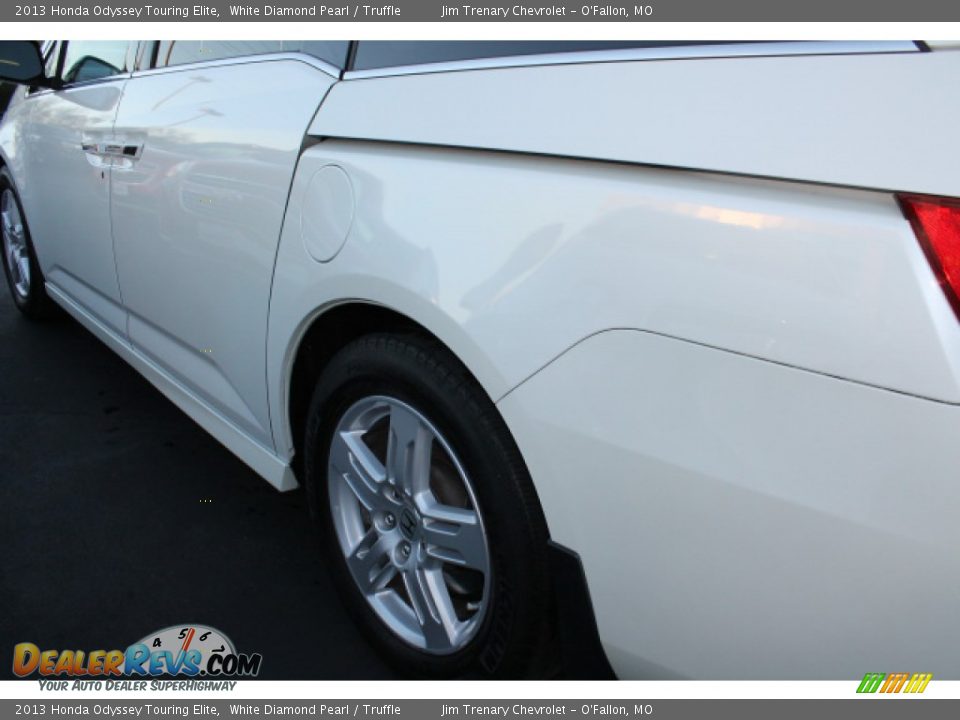 2013 Honda Odyssey Touring Elite White Diamond Pearl / Truffle Photo #4