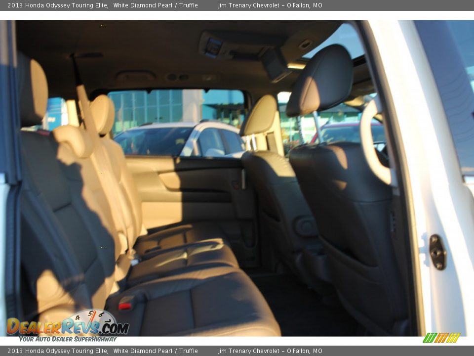 2013 Honda Odyssey Touring Elite White Diamond Pearl / Truffle Photo #9