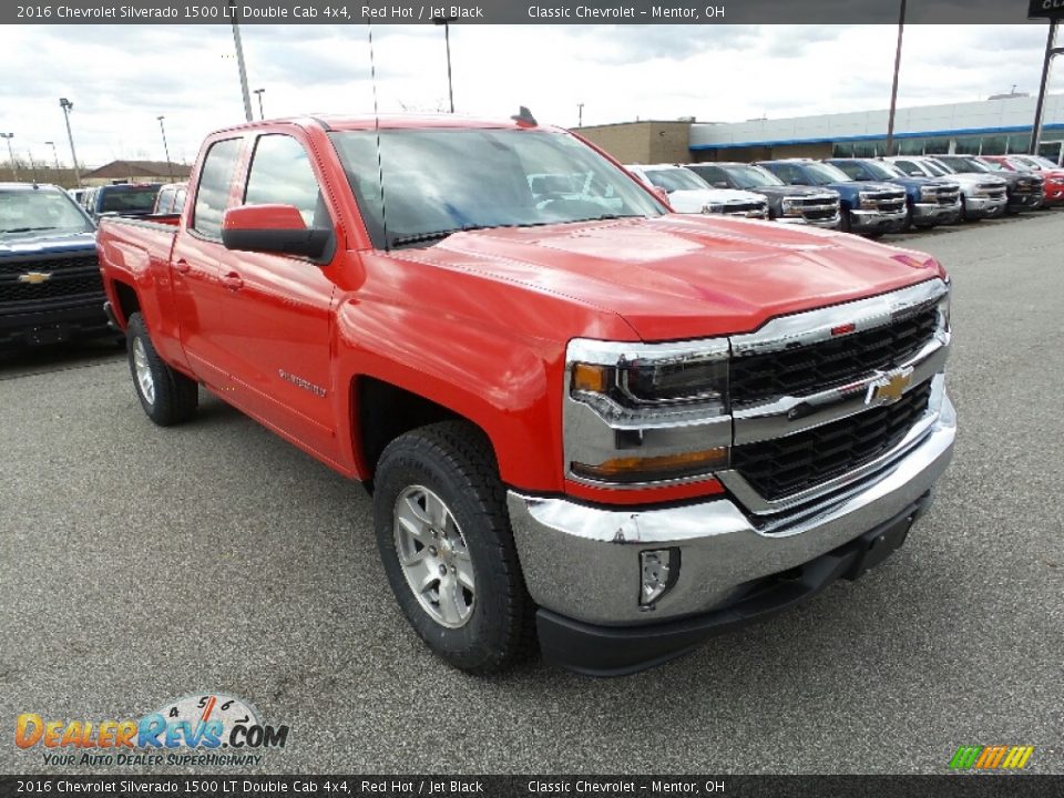 Front 3/4 View of 2016 Chevrolet Silverado 1500 LT Double Cab 4x4 Photo #3