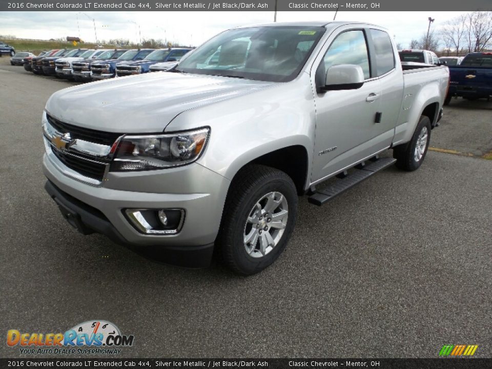 Front 3/4 View of 2016 Chevrolet Colorado LT Extended Cab 4x4 Photo #1