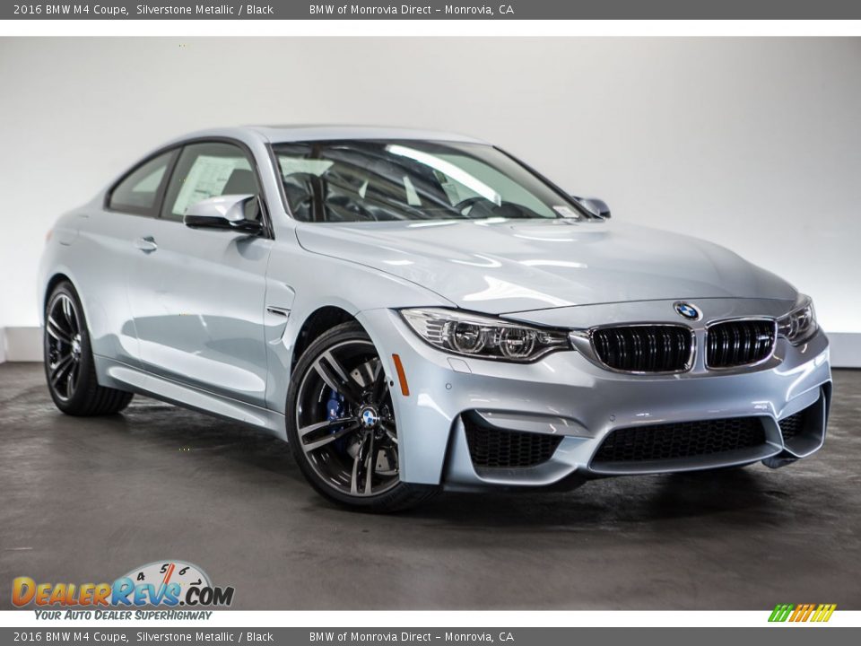 Front 3/4 View of 2016 BMW M4 Coupe Photo #11