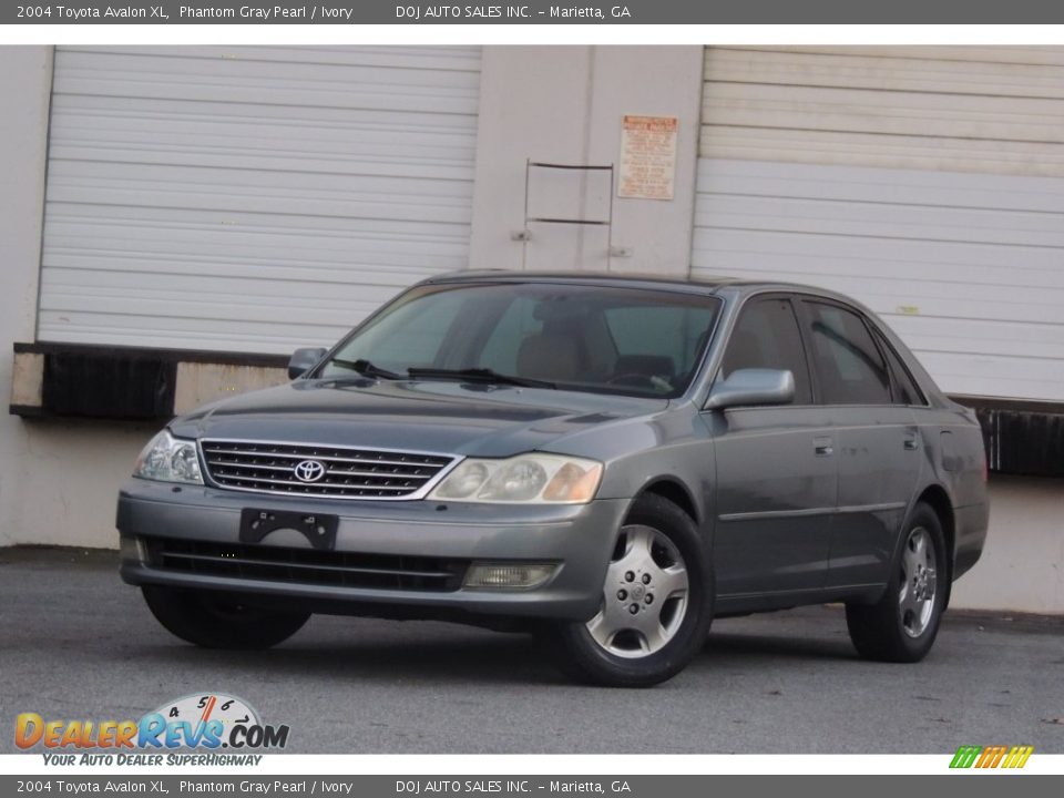 Front 3/4 View of 2004 Toyota Avalon XL Photo #1