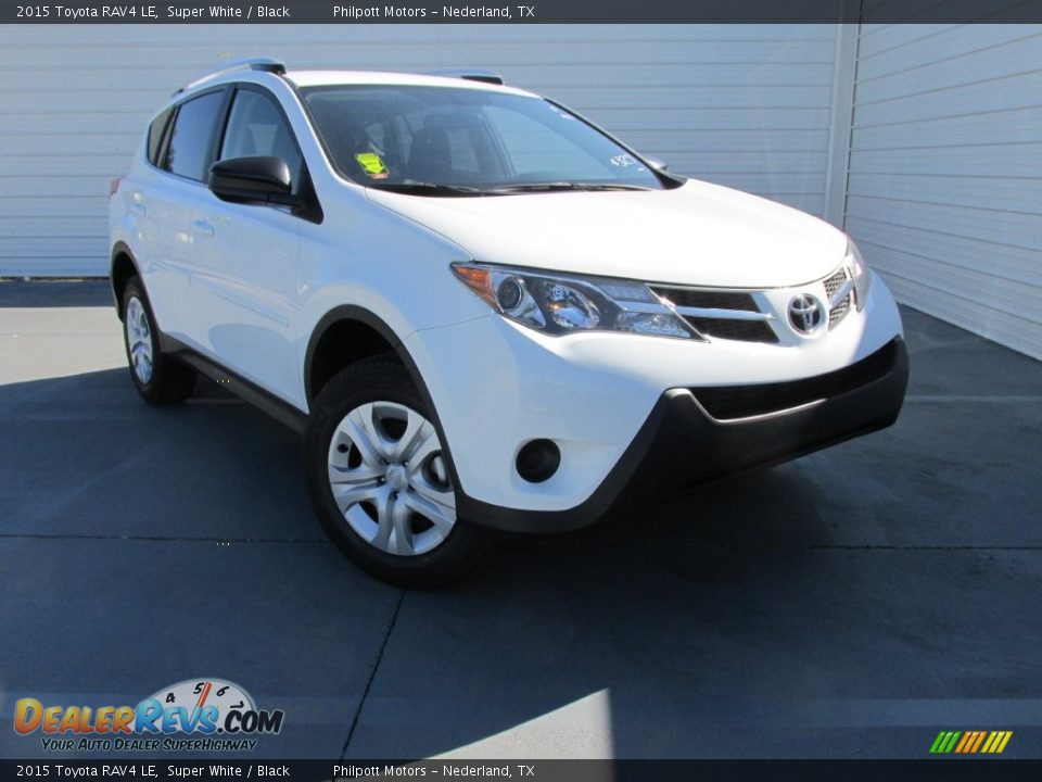 2015 Toyota RAV4 LE Super White / Black Photo #2