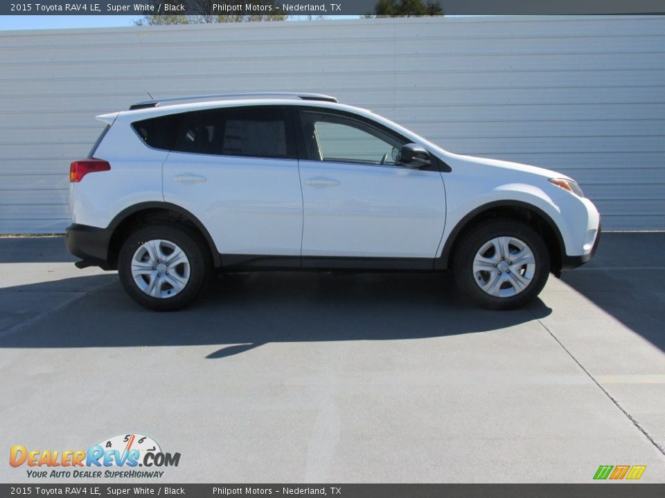 2015 Toyota RAV4 LE Super White / Black Photo #3