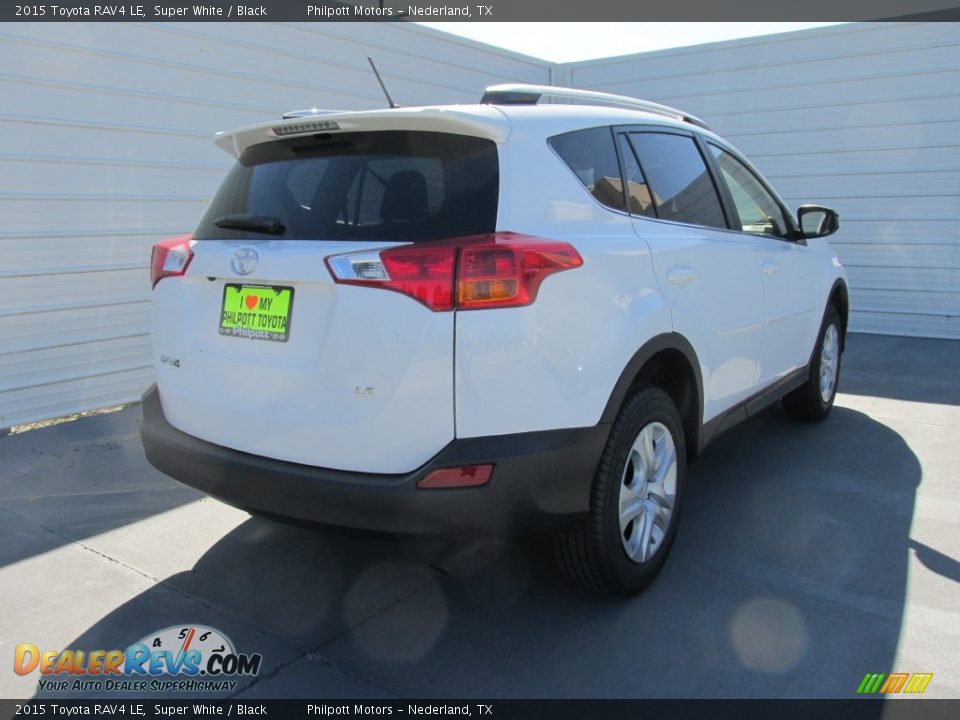 2015 Toyota RAV4 LE Super White / Black Photo #4