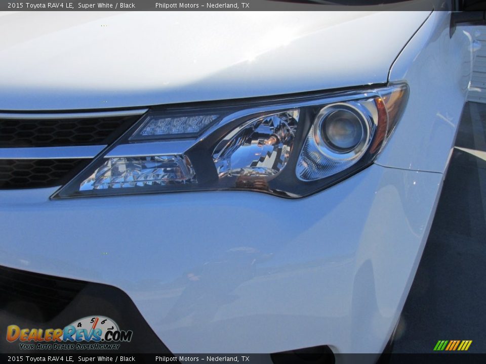 2015 Toyota RAV4 LE Super White / Black Photo #9
