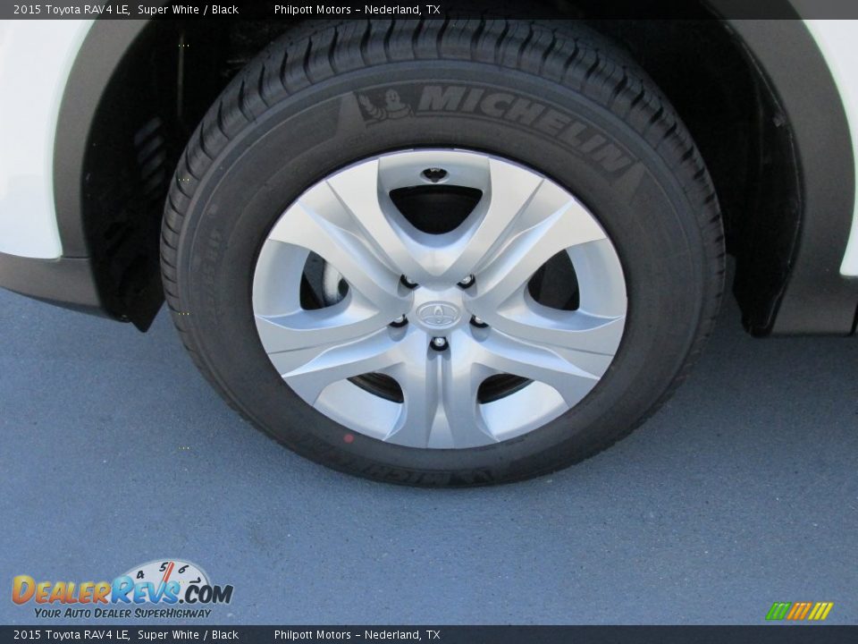 2015 Toyota RAV4 LE Super White / Black Photo #11
