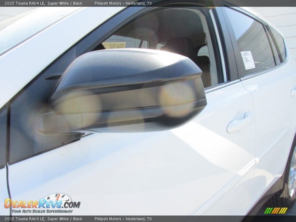 2015 Toyota RAV4 LE Super White / Black Photo #12