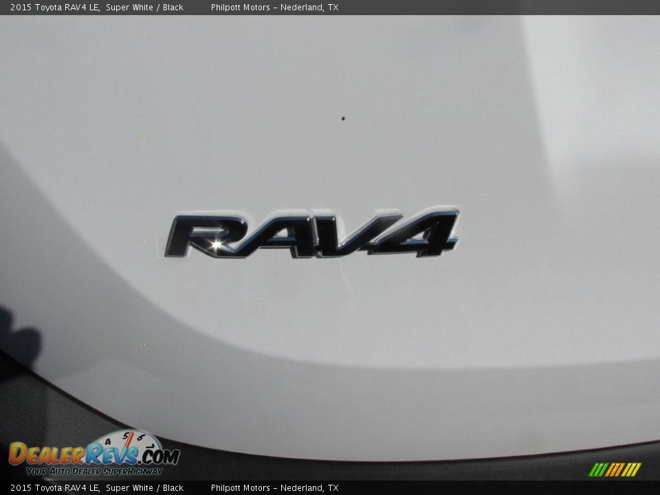 2015 Toyota RAV4 LE Super White / Black Photo #13