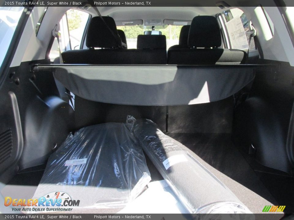 2015 Toyota RAV4 LE Super White / Black Photo #15