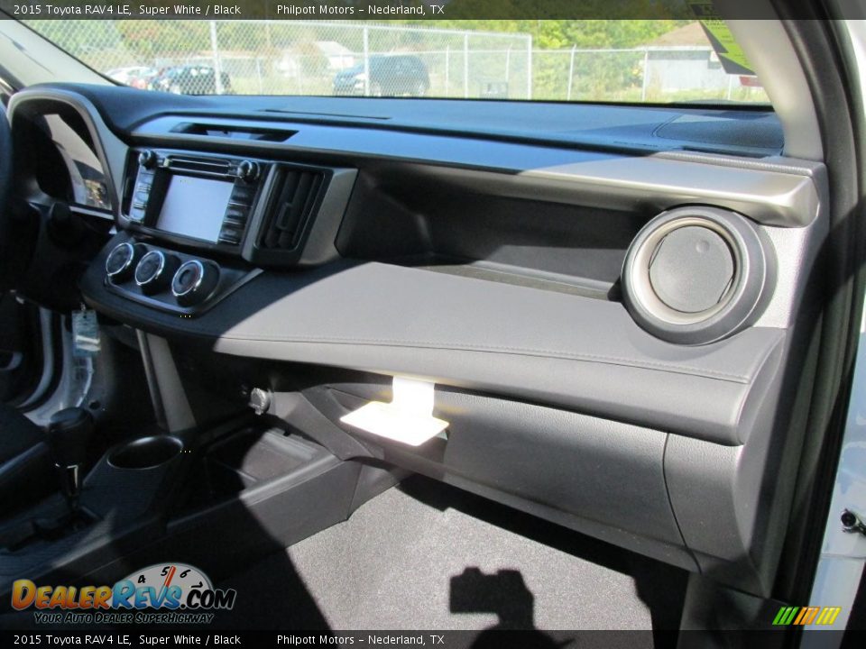 2015 Toyota RAV4 LE Super White / Black Photo #16