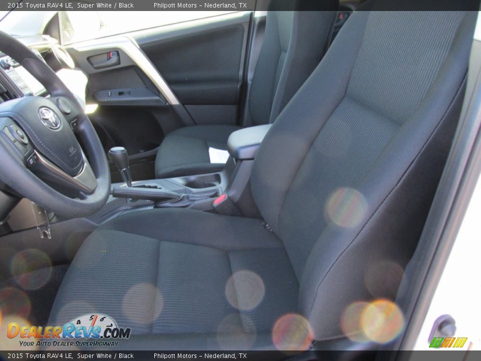 2015 Toyota RAV4 LE Super White / Black Photo #21