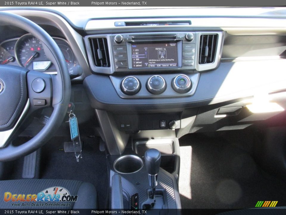 2015 Toyota RAV4 LE Super White / Black Photo #24