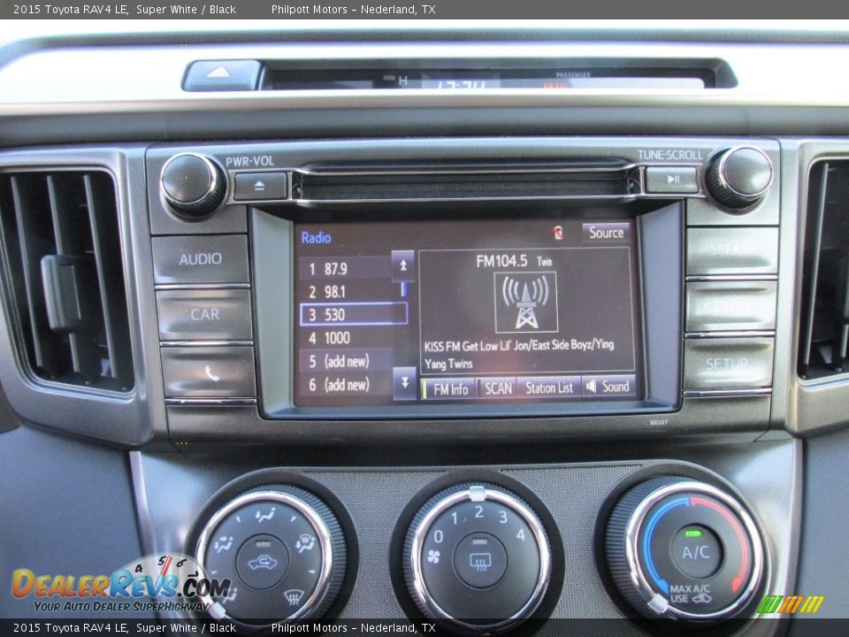 2015 Toyota RAV4 LE Super White / Black Photo #25