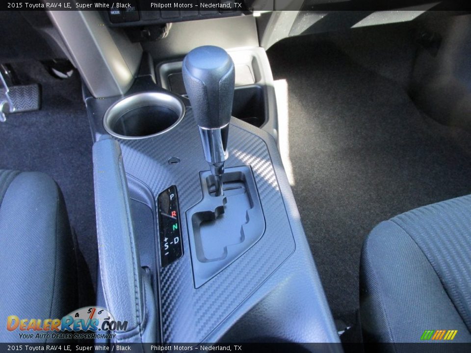 2015 Toyota RAV4 LE Super White / Black Photo #27