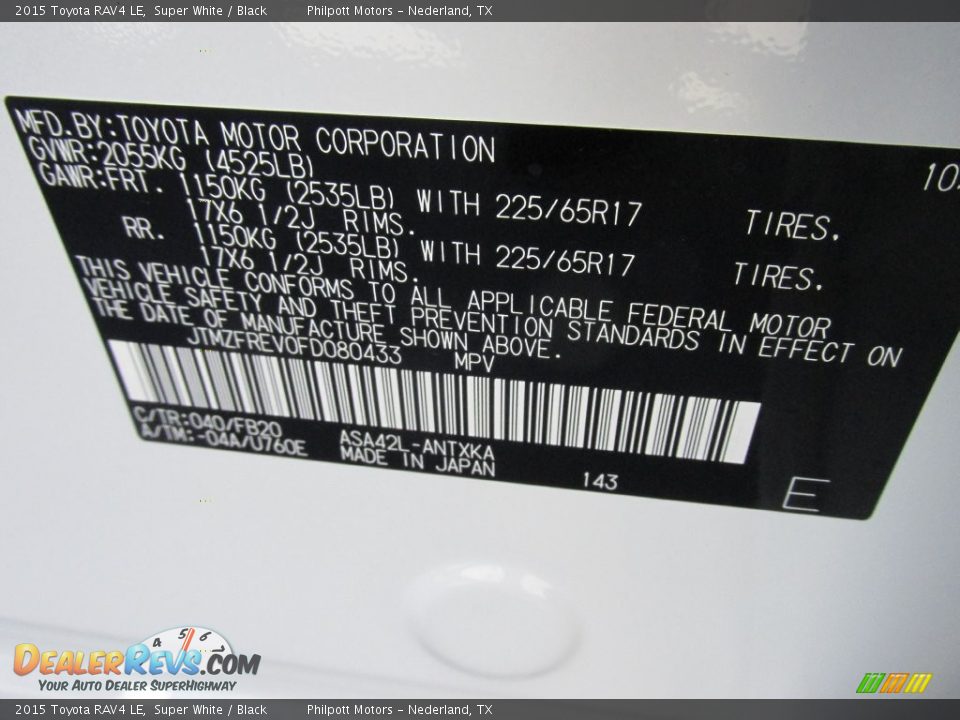 2015 Toyota RAV4 LE Super White / Black Photo #31