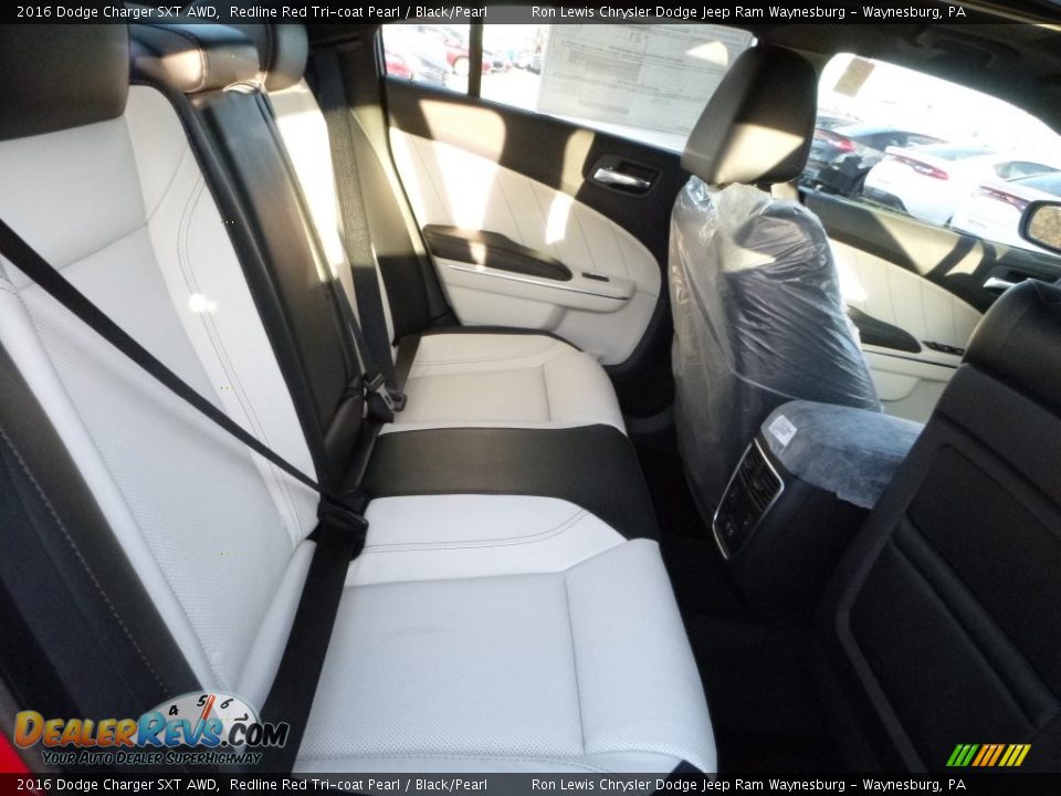 Rear Seat of 2016 Dodge Charger SXT AWD Photo #5