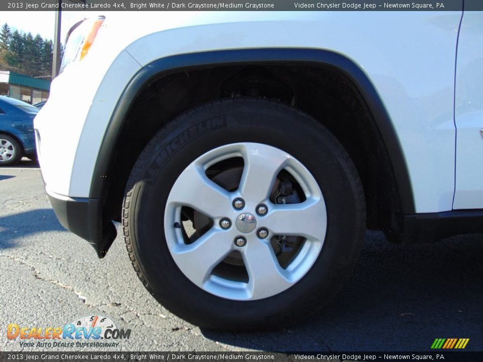 2013 Jeep Grand Cherokee Laredo 4x4 Bright White / Dark Graystone/Medium Graystone Photo #12