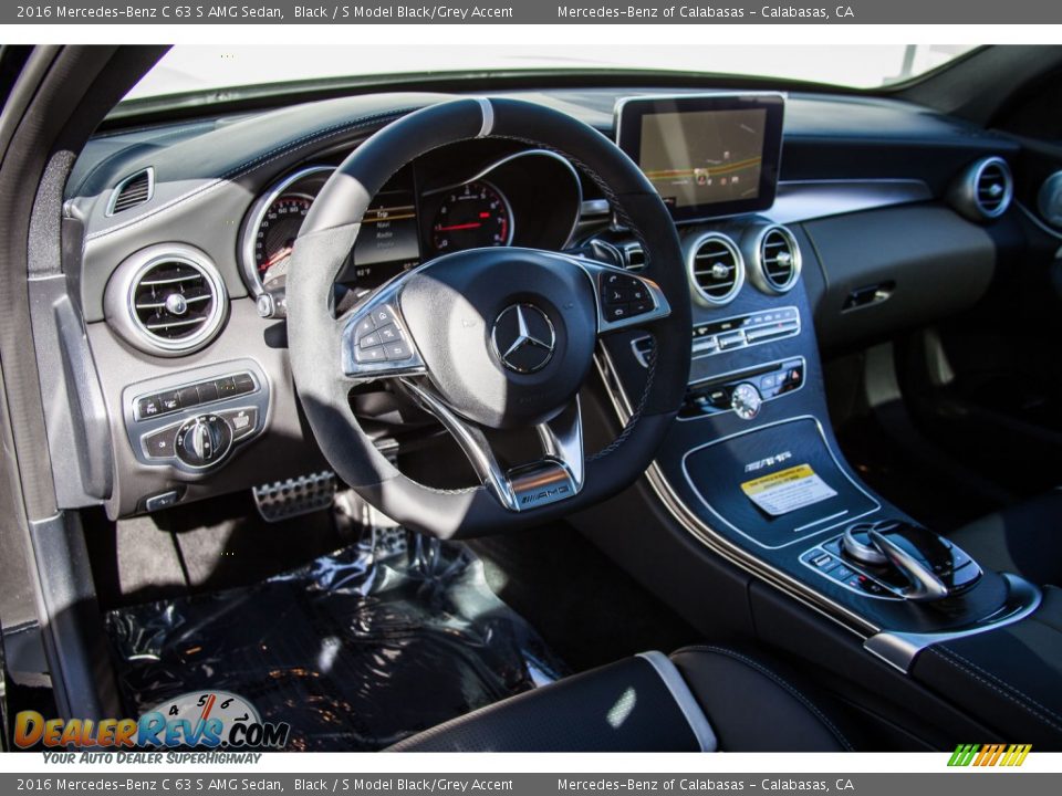 S Model Black/Grey Accent Interior - 2016 Mercedes-Benz C 63 S AMG Sedan Photo #5