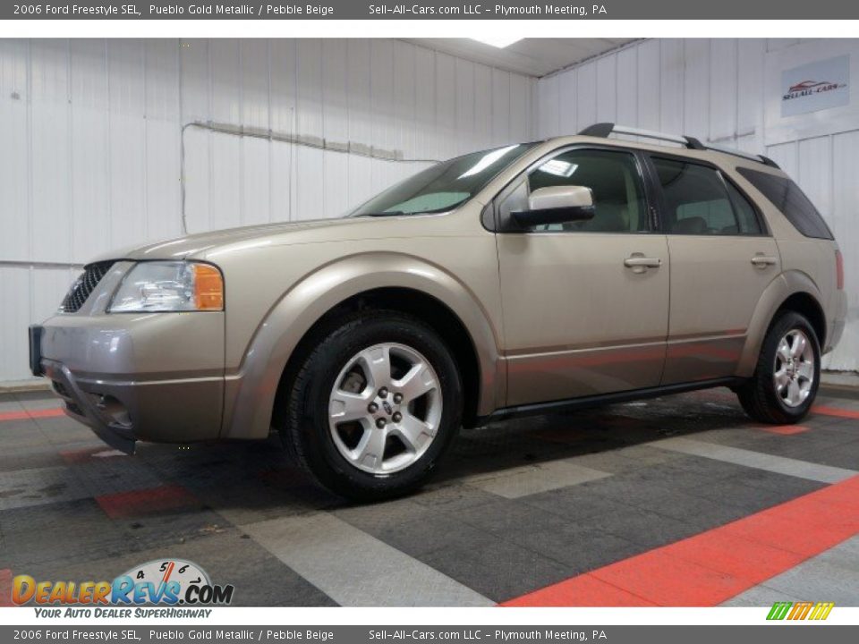 Front 3/4 View of 2006 Ford Freestyle SEL Photo #2