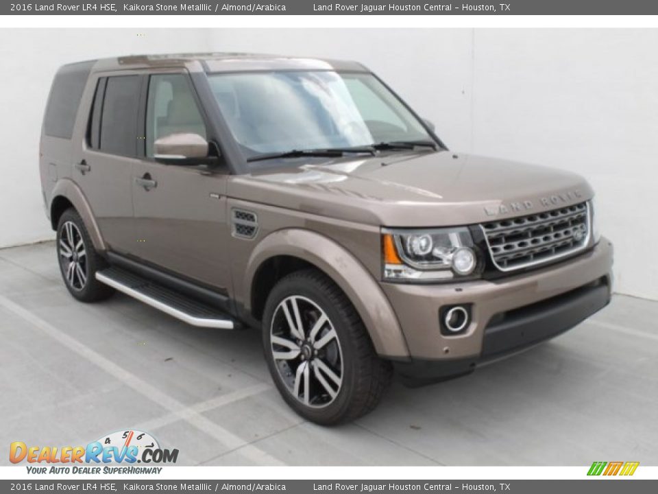 Front 3/4 View of 2016 Land Rover LR4 HSE Photo #2