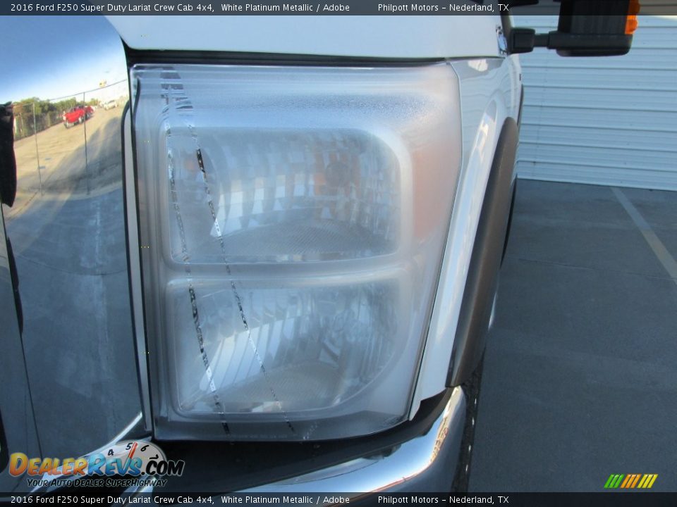 2016 Ford F250 Super Duty Lariat Crew Cab 4x4 White Platinum Metallic / Adobe Photo #9