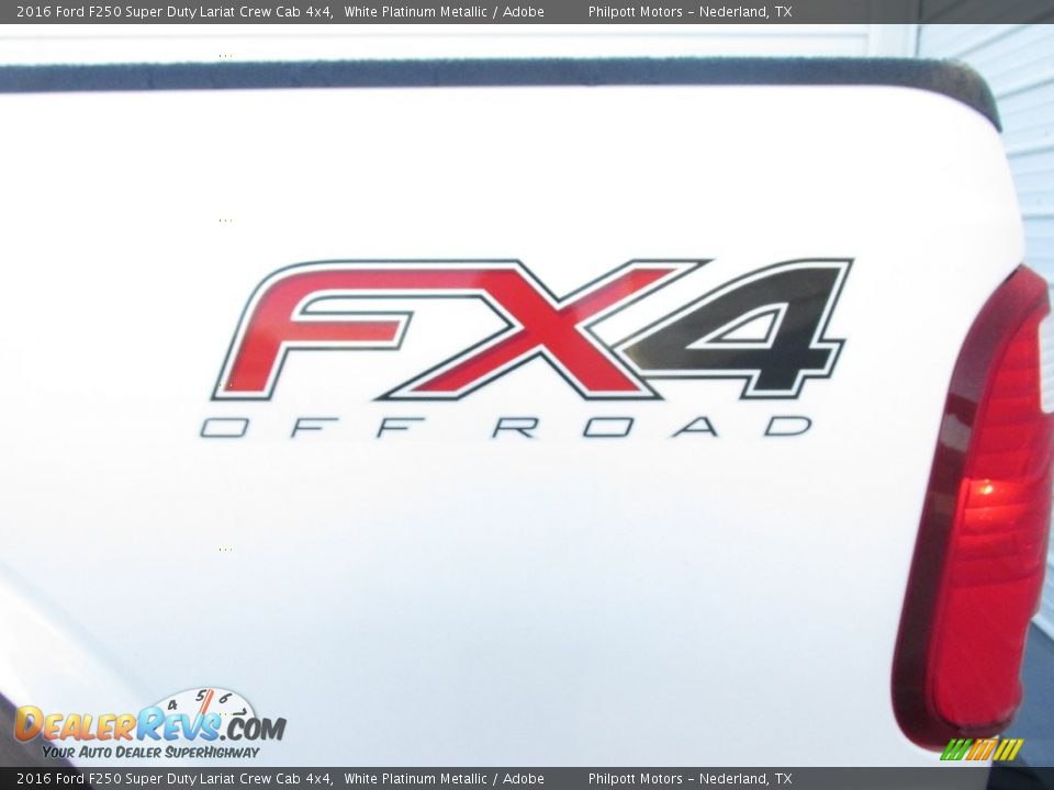2016 Ford F250 Super Duty Lariat Crew Cab 4x4 White Platinum Metallic / Adobe Photo #17