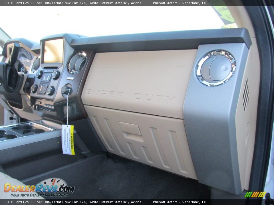 2016 Ford F250 Super Duty Lariat Crew Cab 4x4 White Platinum Metallic / Adobe Photo #18