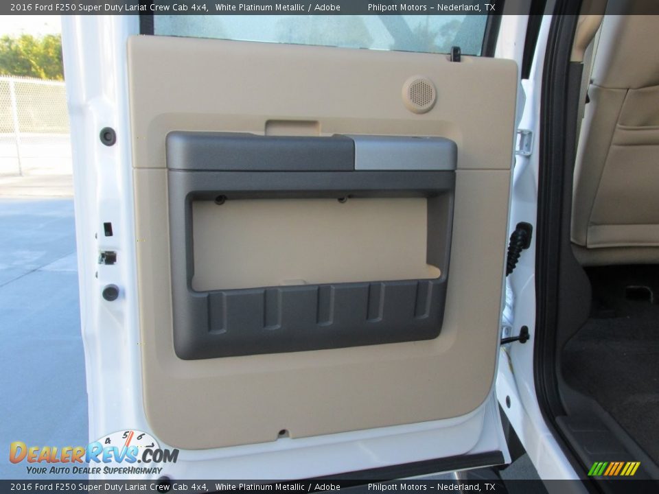 2016 Ford F250 Super Duty Lariat Crew Cab 4x4 White Platinum Metallic / Adobe Photo #19