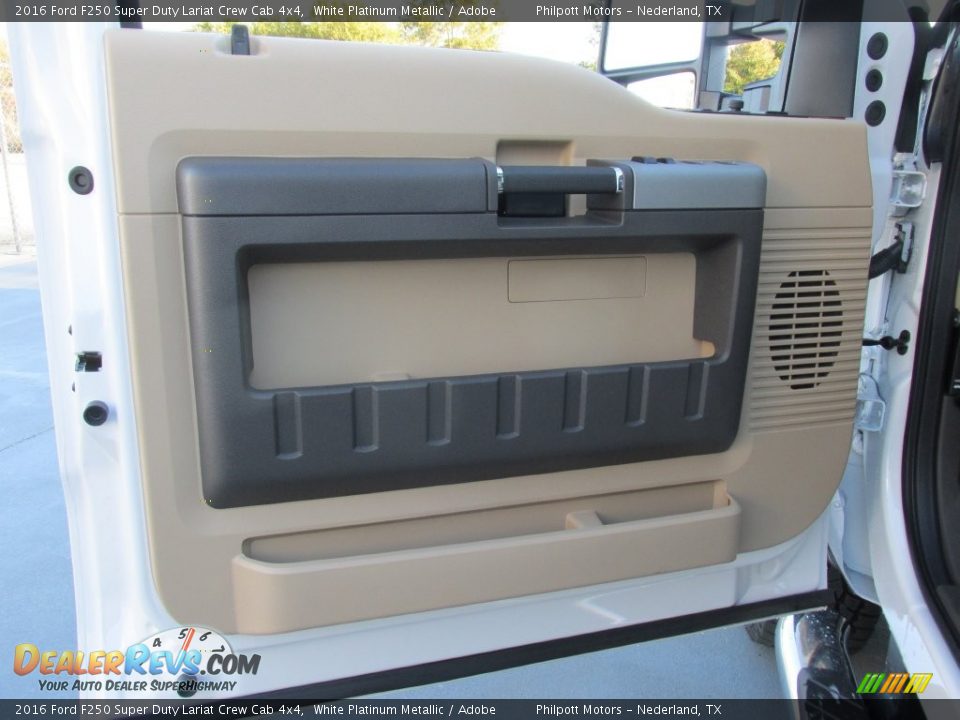 2016 Ford F250 Super Duty Lariat Crew Cab 4x4 White Platinum Metallic / Adobe Photo #21