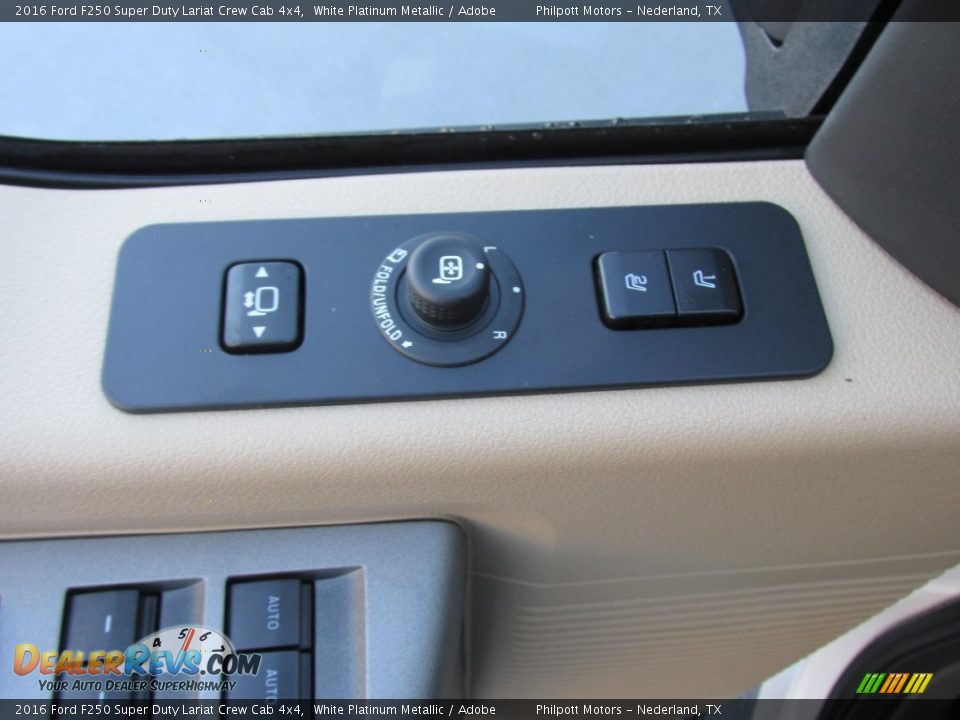 2016 Ford F250 Super Duty Lariat Crew Cab 4x4 White Platinum Metallic / Adobe Photo #22