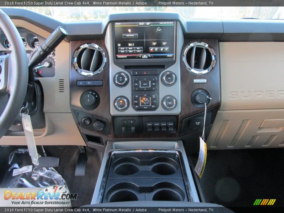 2016 Ford F250 Super Duty Lariat Crew Cab 4x4 White Platinum Metallic / Adobe Photo #28