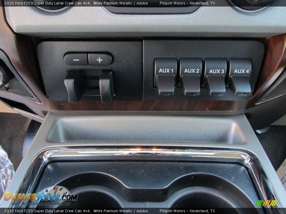2016 Ford F250 Super Duty Lariat Crew Cab 4x4 White Platinum Metallic / Adobe Photo #32