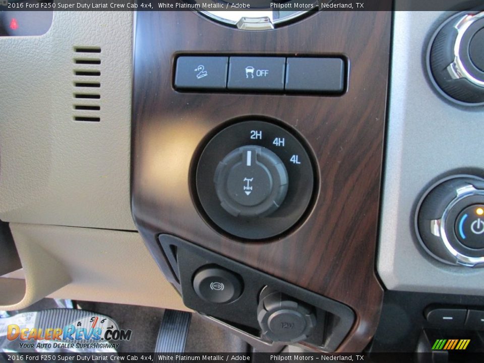 2016 Ford F250 Super Duty Lariat Crew Cab 4x4 White Platinum Metallic / Adobe Photo #33