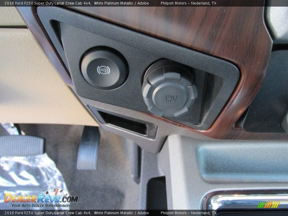 2016 Ford F250 Super Duty Lariat Crew Cab 4x4 White Platinum Metallic / Adobe Photo #34