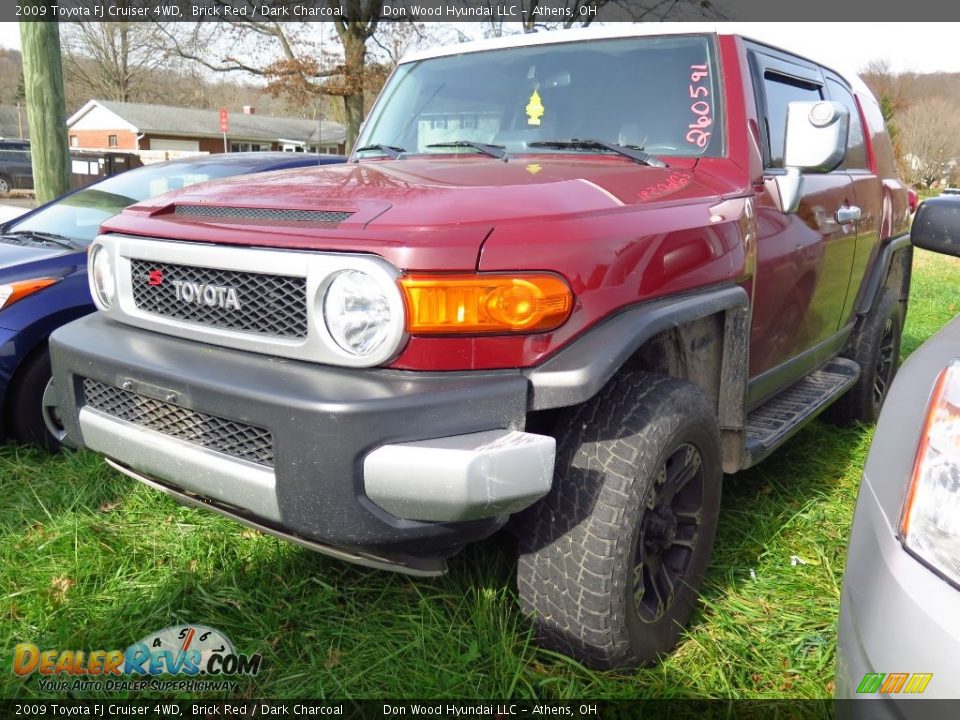 Front 3/4 View of 2009 Toyota FJ Cruiser 4WD Photo #3
