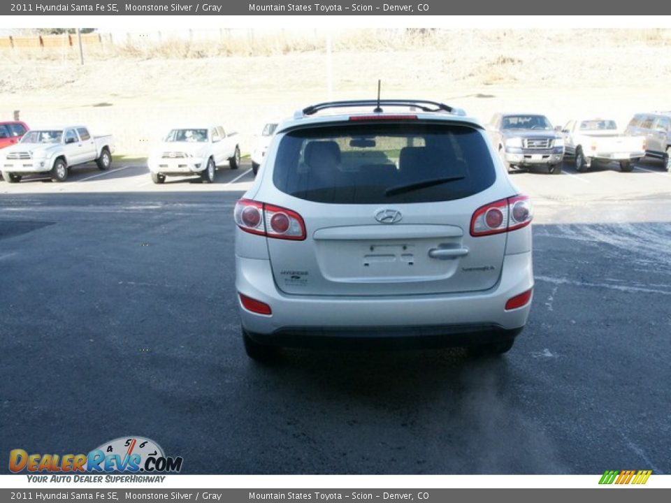 2011 Hyundai Santa Fe SE Moonstone Silver / Gray Photo #3