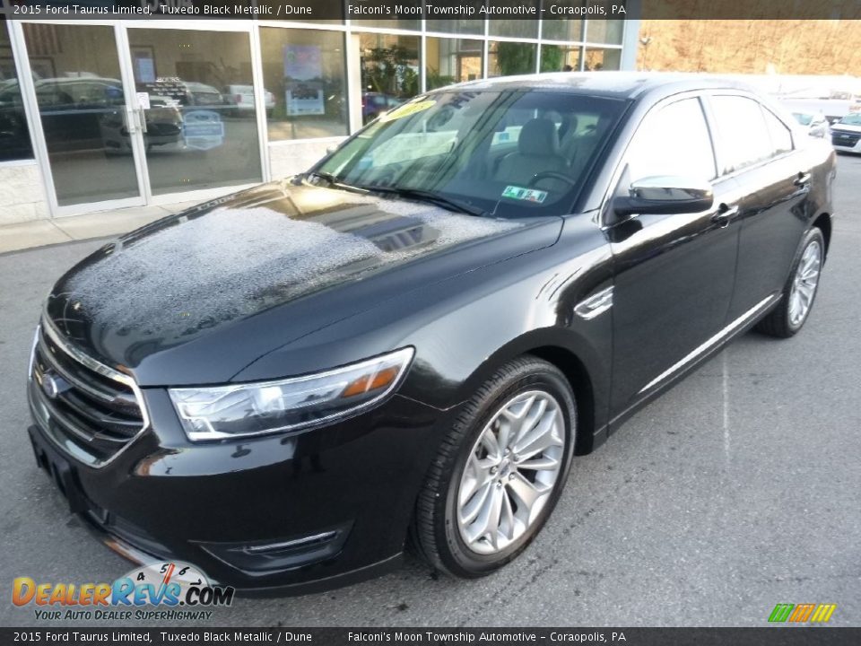 Front 3/4 View of 2015 Ford Taurus Limited Photo #9