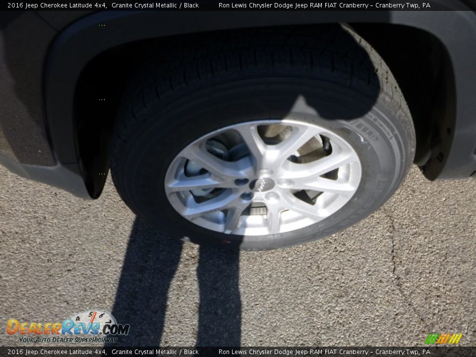 2016 Jeep Cherokee Latitude 4x4 Granite Crystal Metallic / Black Photo #2