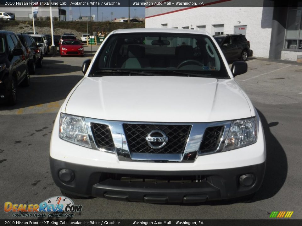 2010 Nissan Frontier XE King Cab Avalanche White / Graphite Photo #3