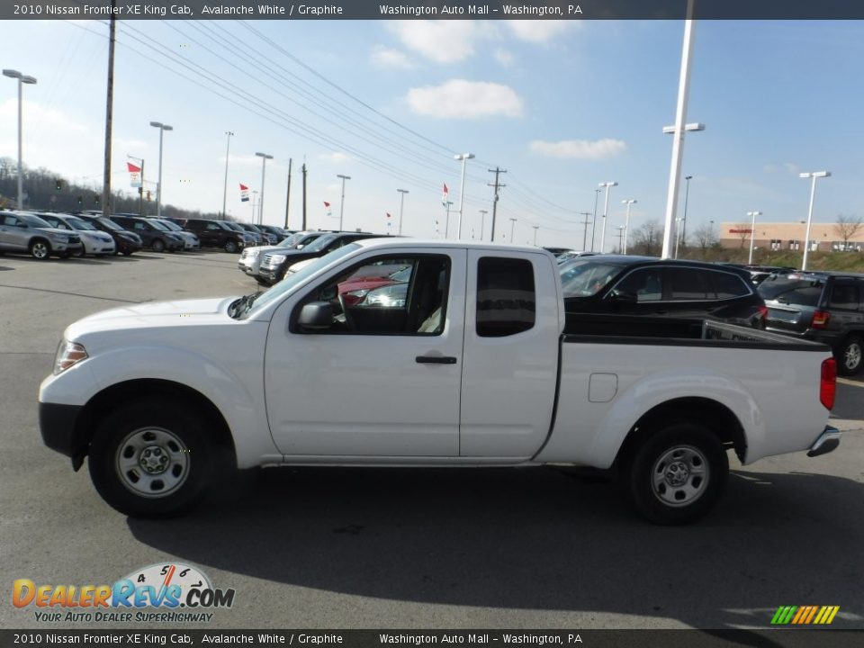 2010 Nissan Frontier XE King Cab Avalanche White / Graphite Photo #5