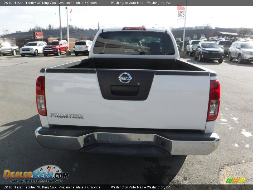 2010 Nissan Frontier XE King Cab Avalanche White / Graphite Photo #7
