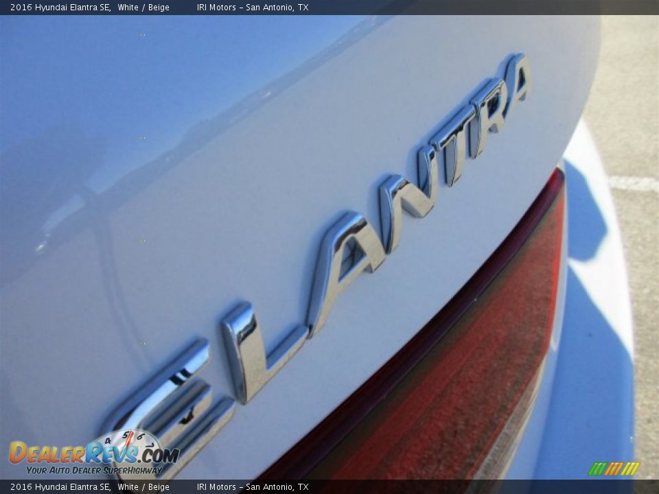 2016 Hyundai Elantra SE White / Beige Photo #5