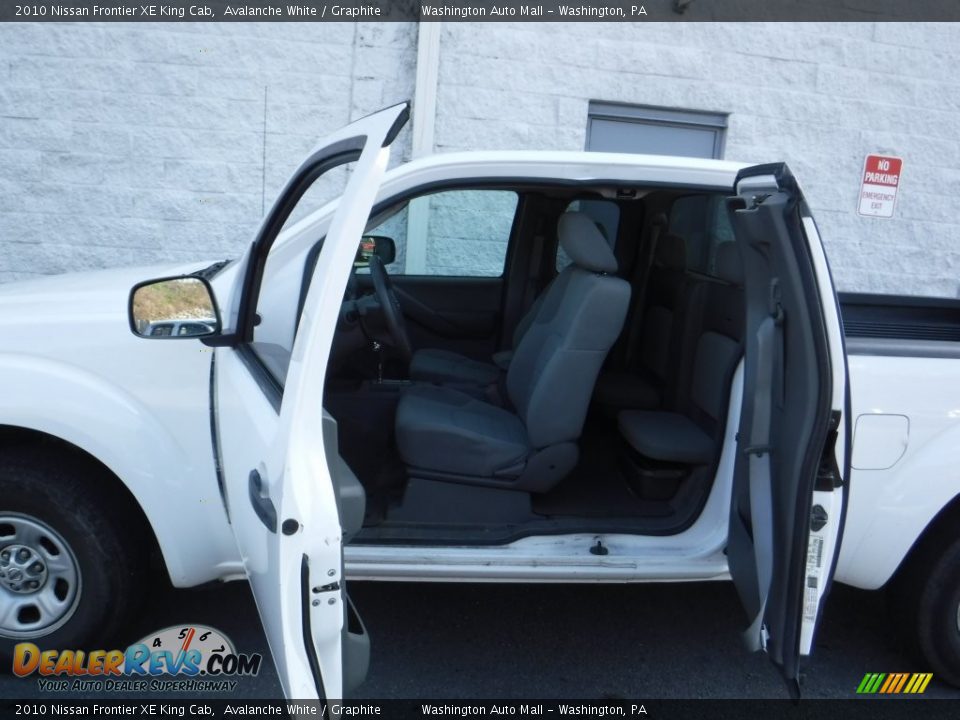 2010 Nissan Frontier XE King Cab Avalanche White / Graphite Photo #11