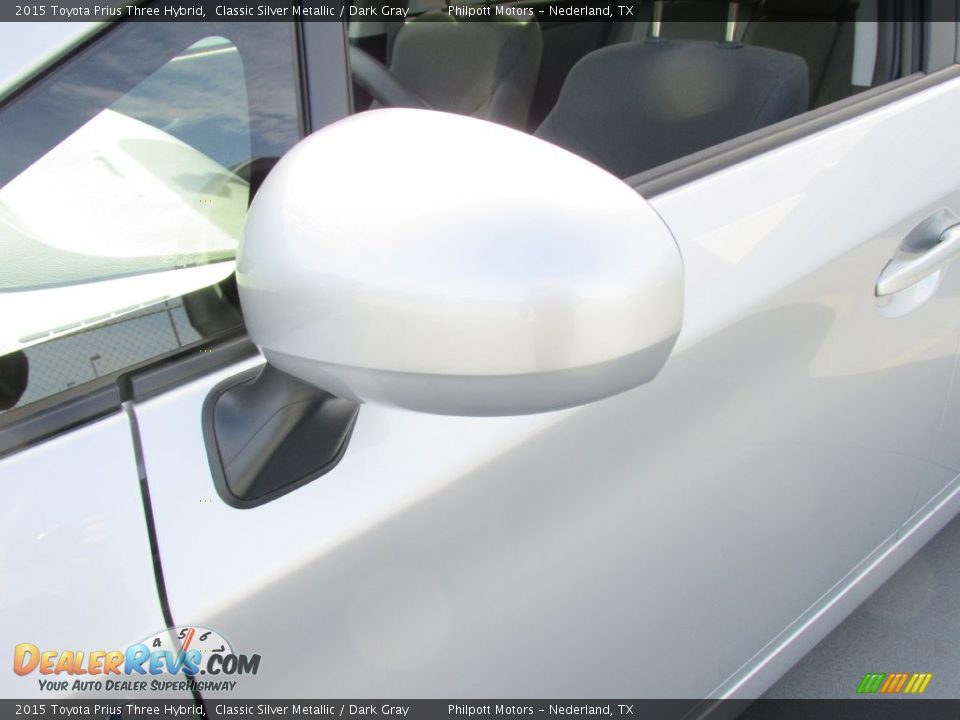 2015 Toyota Prius Three Hybrid Classic Silver Metallic / Dark Gray Photo #12