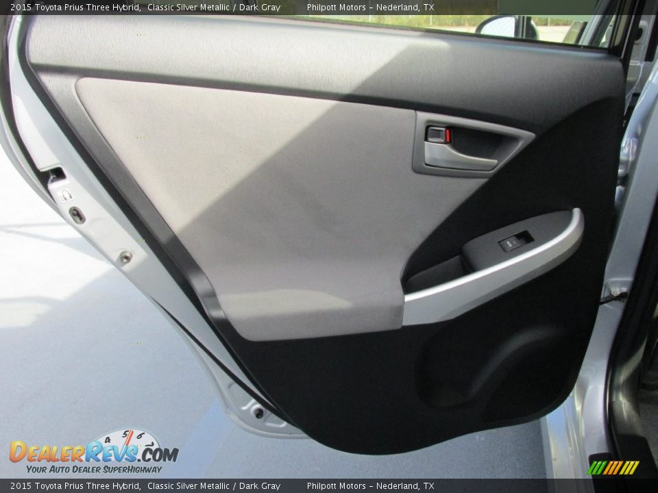 2015 Toyota Prius Three Hybrid Classic Silver Metallic / Dark Gray Photo #18