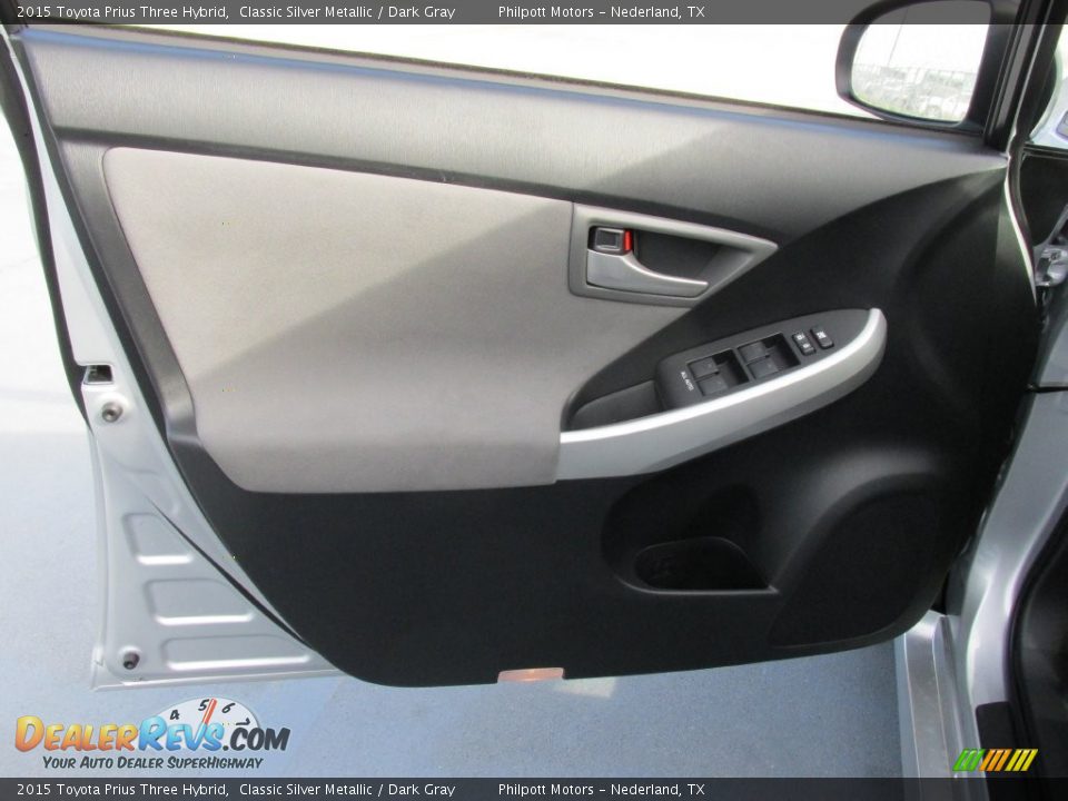 2015 Toyota Prius Three Hybrid Classic Silver Metallic / Dark Gray Photo #20