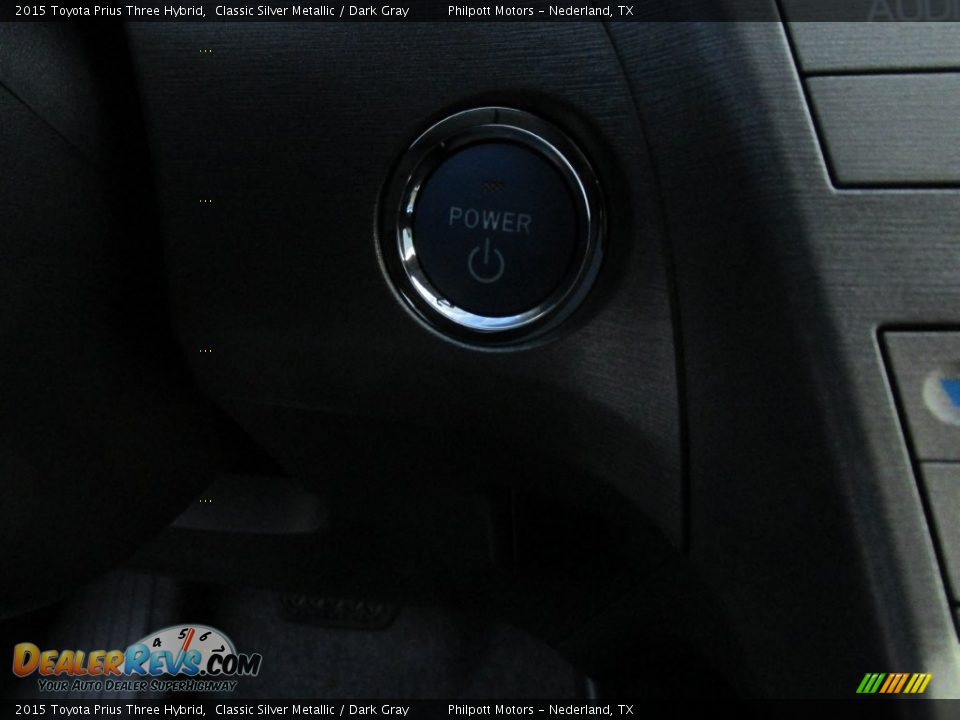 2015 Toyota Prius Three Hybrid Classic Silver Metallic / Dark Gray Photo #30