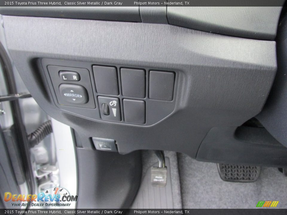 2015 Toyota Prius Three Hybrid Classic Silver Metallic / Dark Gray Photo #32
